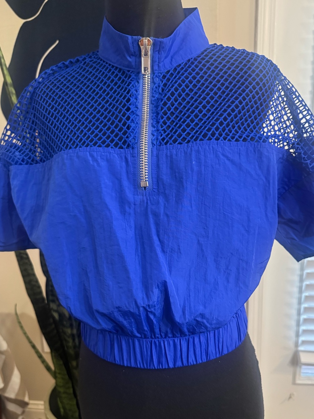Mesh-Yoke Zip Crop Top in Blue